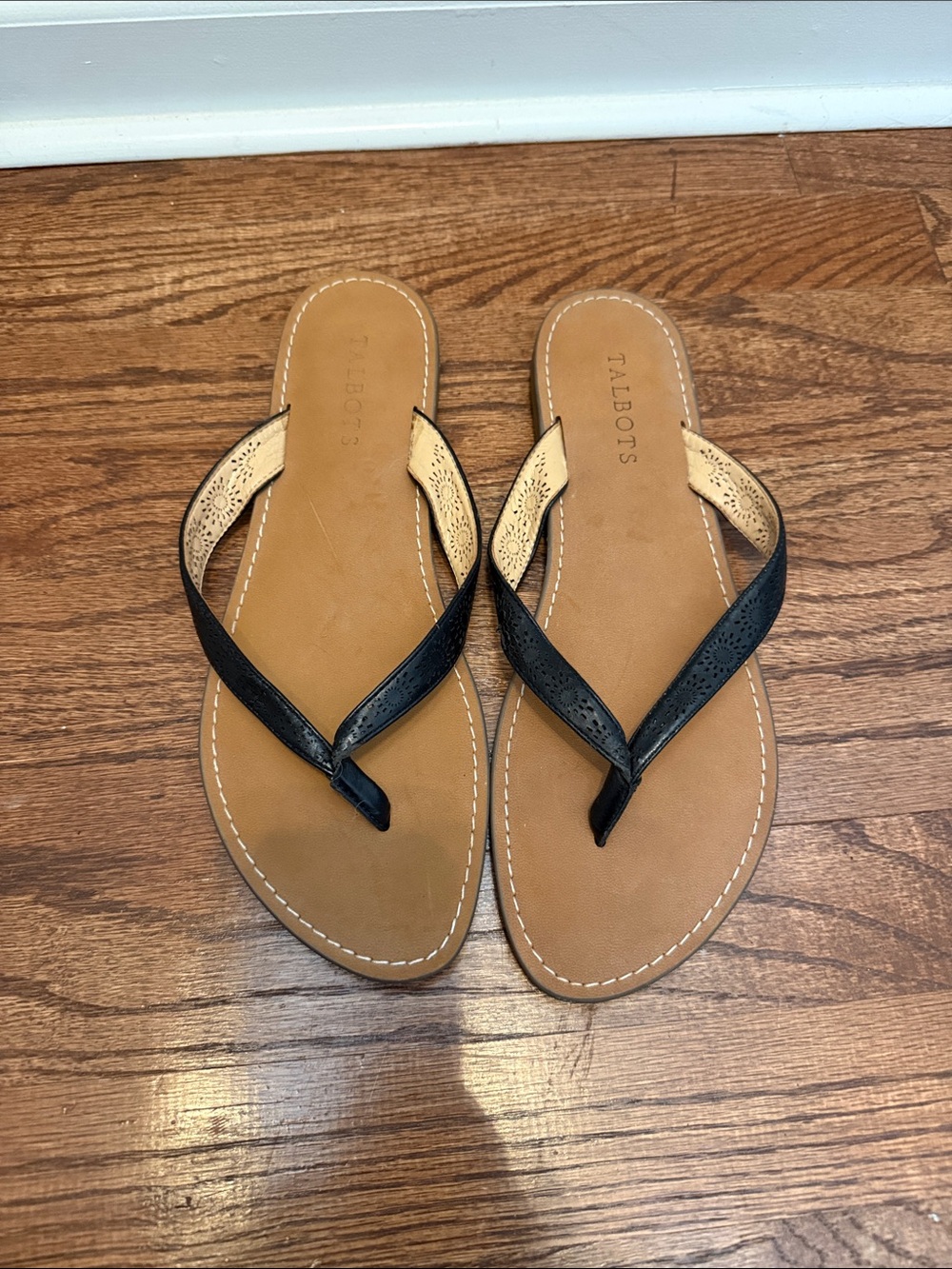 🥳 5 for $25 BUNDLE Talbots Black and Tan Faux Leather Flip Flop Sandals